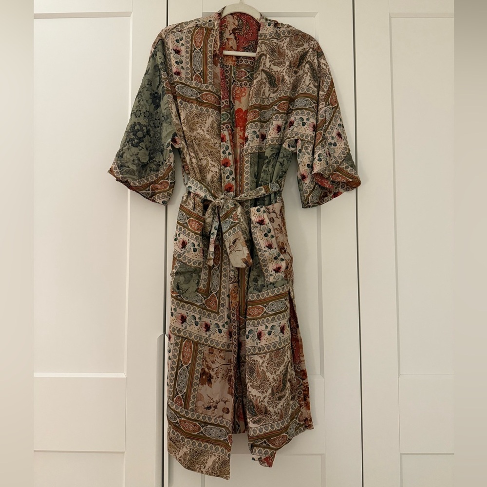 Zara Reversible Floral Print Kimono Robe - Picture 7 of 10